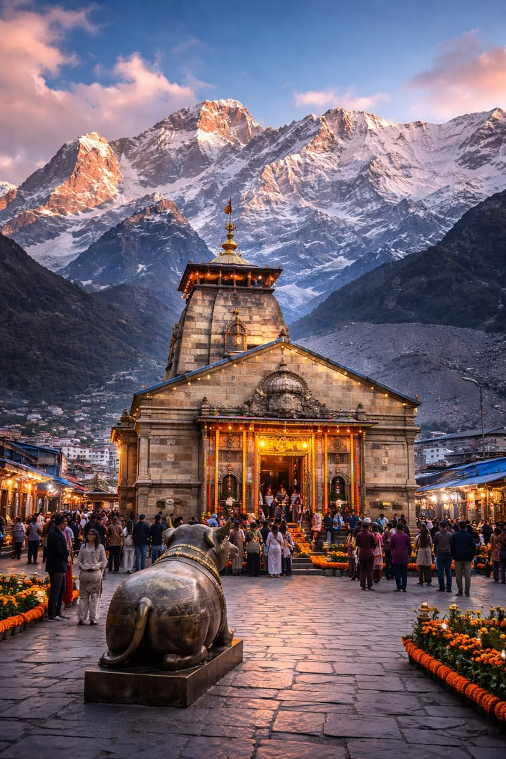 Kedarnath temple with Himalayan peaks
